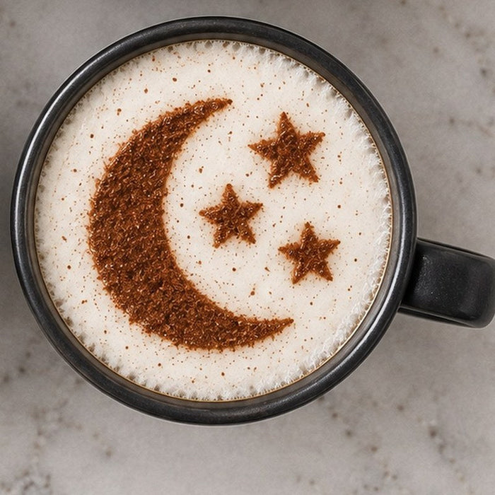 Latte décoré d’une lune en cacao