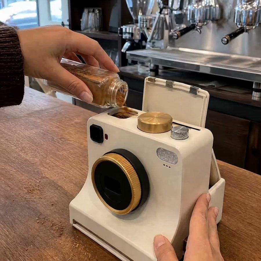 De la cannelle versée dans le réservoir du LATTECAM