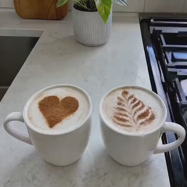 Cœurs, feuilles et visages en latte art